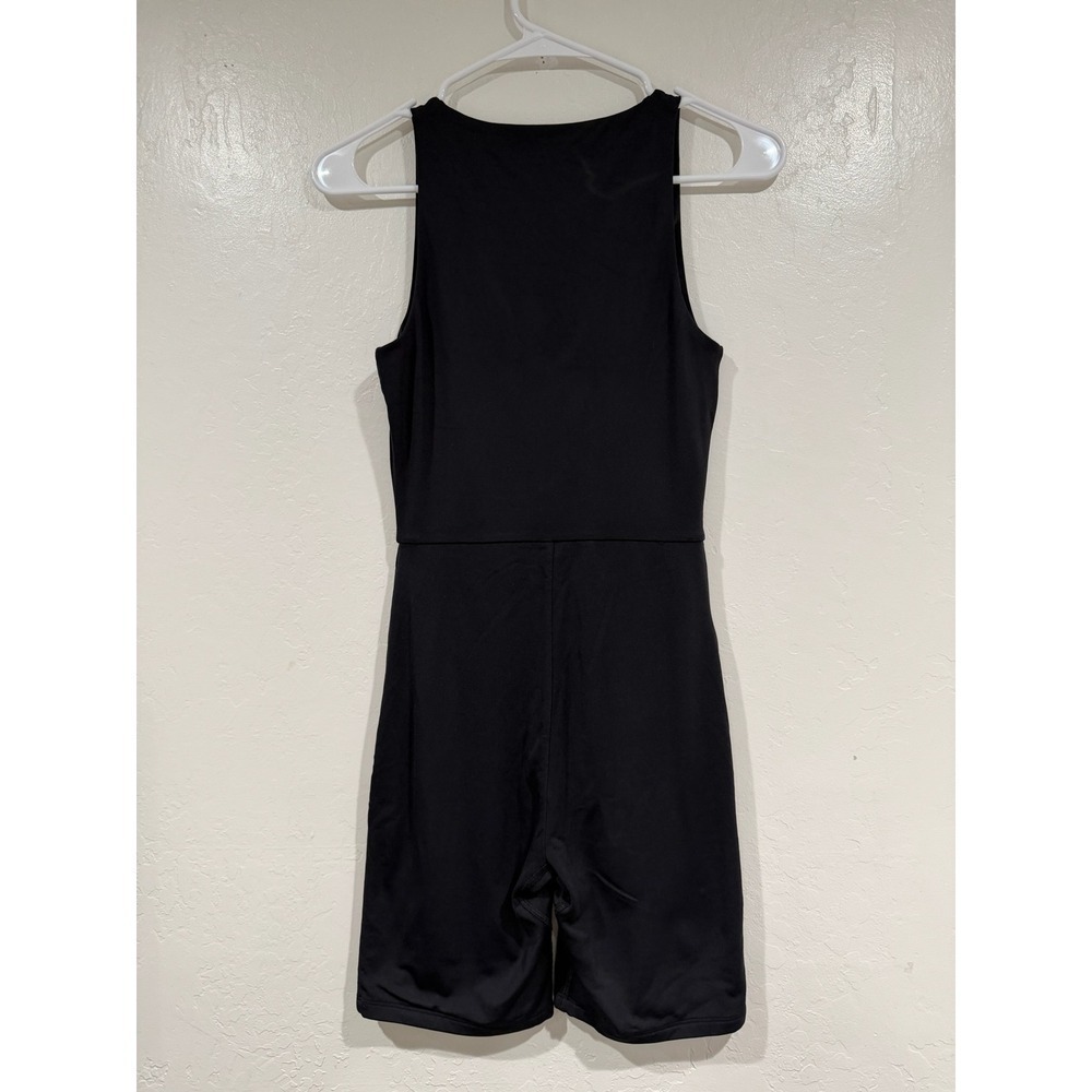 Babaton Aritzia Black V-Neck Bodysuit Romper Shorts Side Pockets 98199 Small